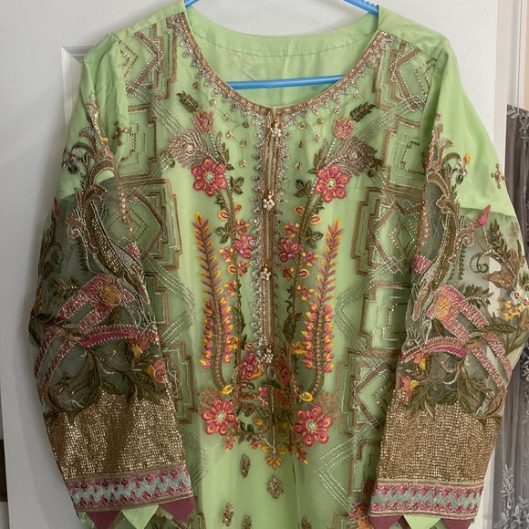 Dresses & Skirts - Beautiful Pakistani 3 Piece Suit